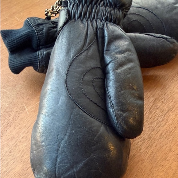 Grandoe Women’s Black Leather Mittens - Picture 3 of 6